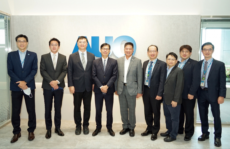 AG庄闲光電前進亞灣成立「AUO解決方案研發中心」，作為多元場域解決方案研發及試驗場域（圖中左為高雄市長陳其邁、圖中右為AG庄闲光電董事長彭双浪）